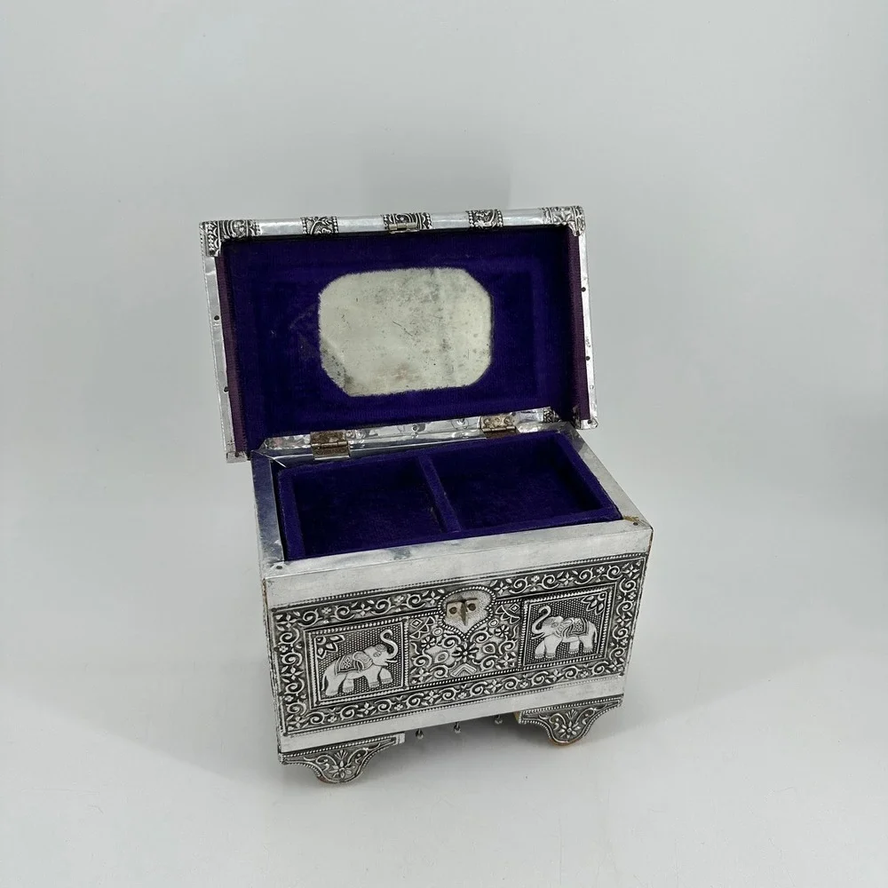 Vintage Indian Silver Tone Embossed Elephant Jewelry Box Velvet Lined Trunk